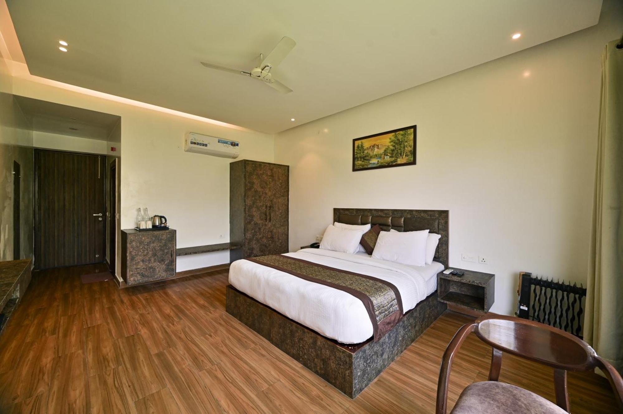Aavaas Hill Resort Lansdowne Bagian luar foto