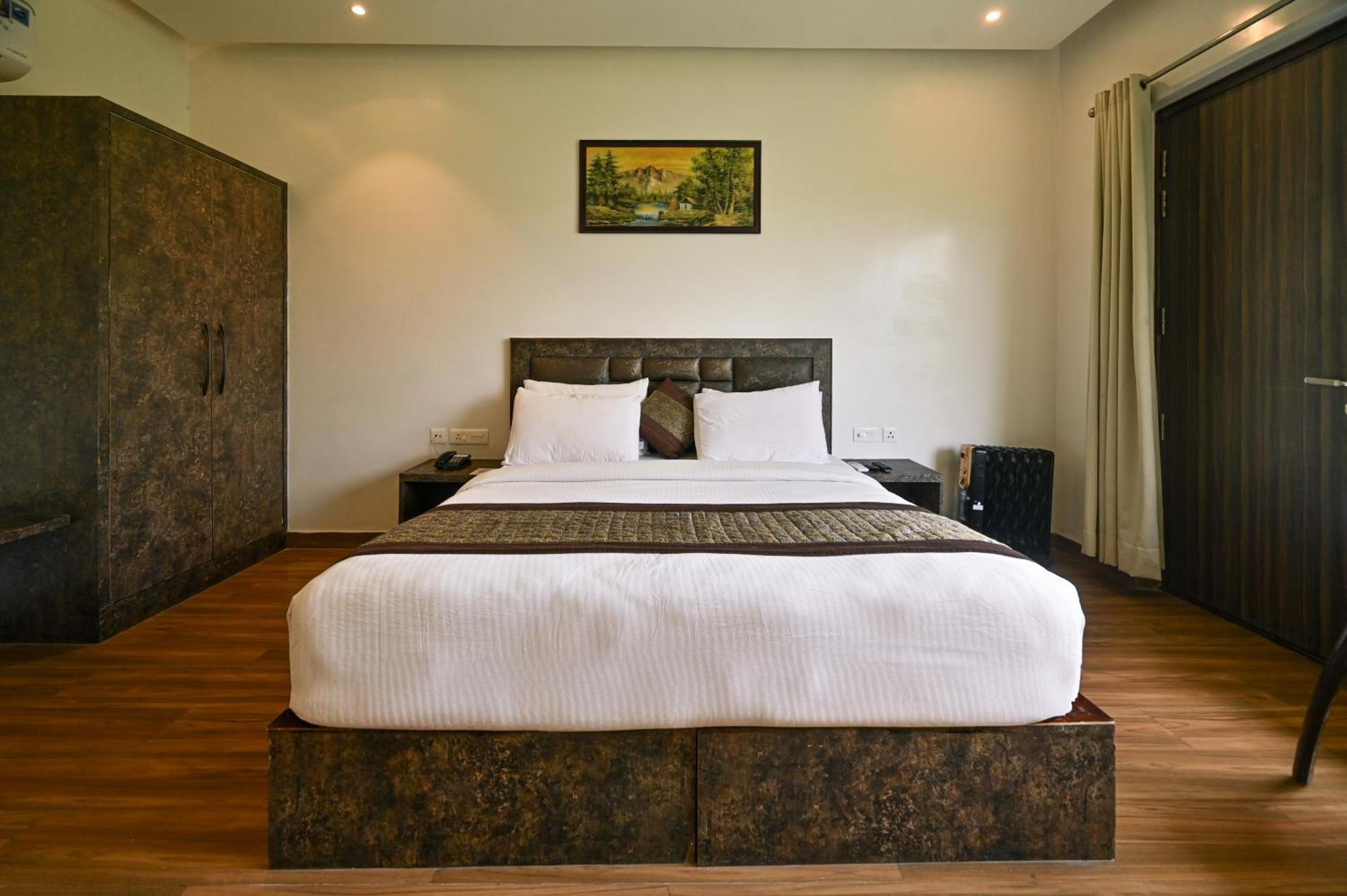 Aavaas Hill Resort Lansdowne Bagian luar foto